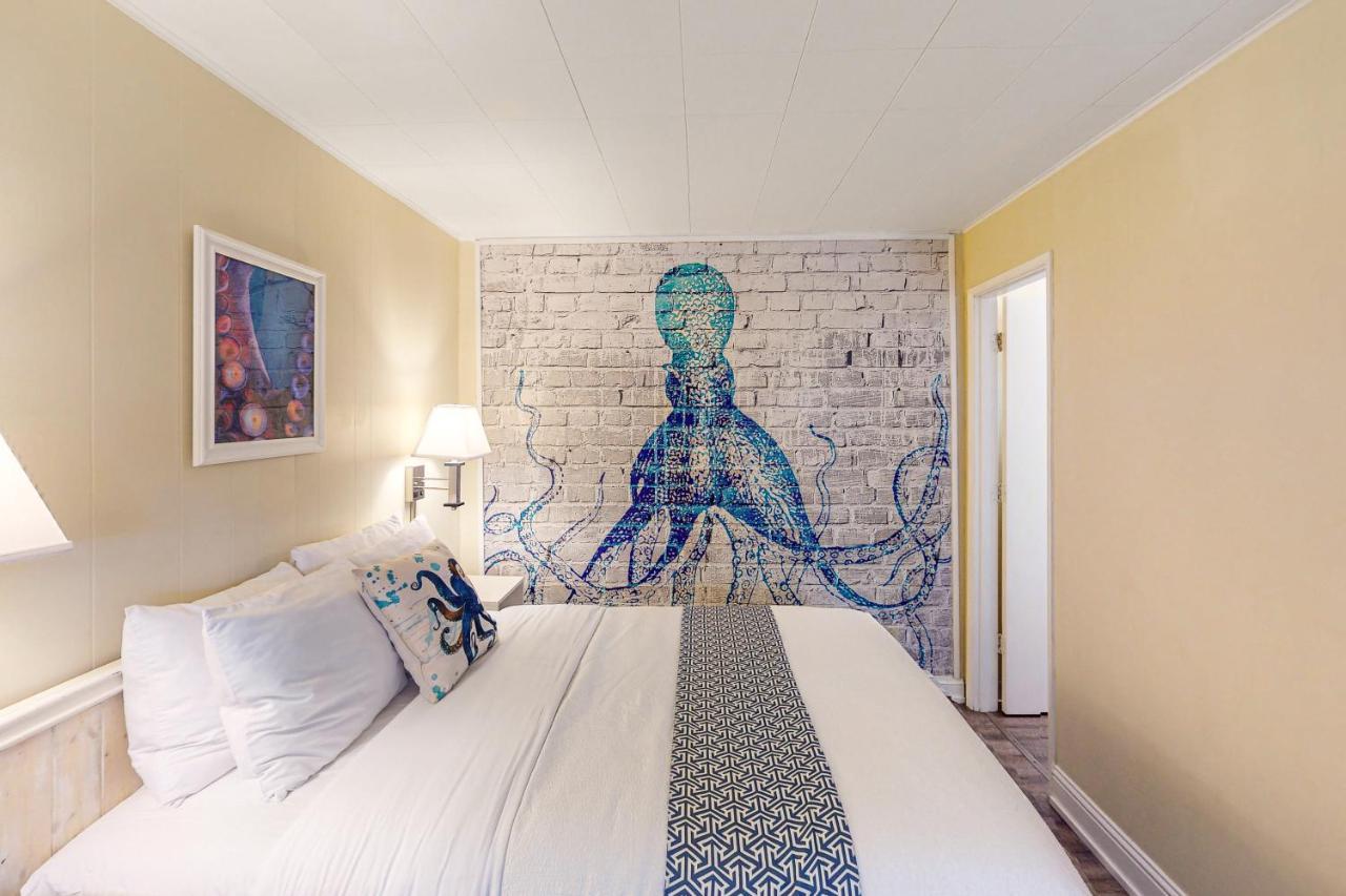 Lamplighter Inn - Tropical Fish Cove And Octopus Encounter Bandon Eksteriør bilde
